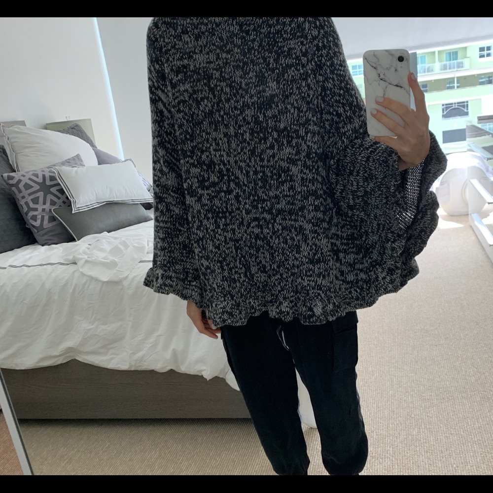 NWOT Aqua multi grey ruffle sweater/kimono size M